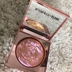 SMASHBOX + VLADA - Petal Metal - Highlighter